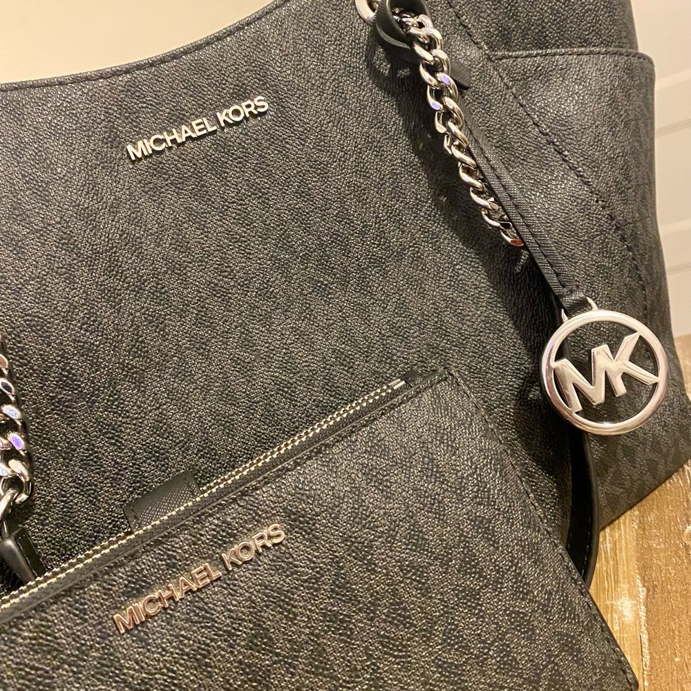 Michael Kors Bag and Wallet Set - Picture 2 of 10